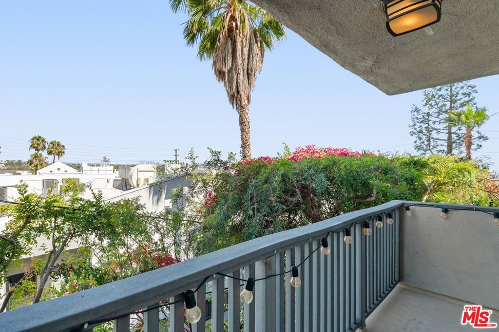 1134 Alta Loma Road 216