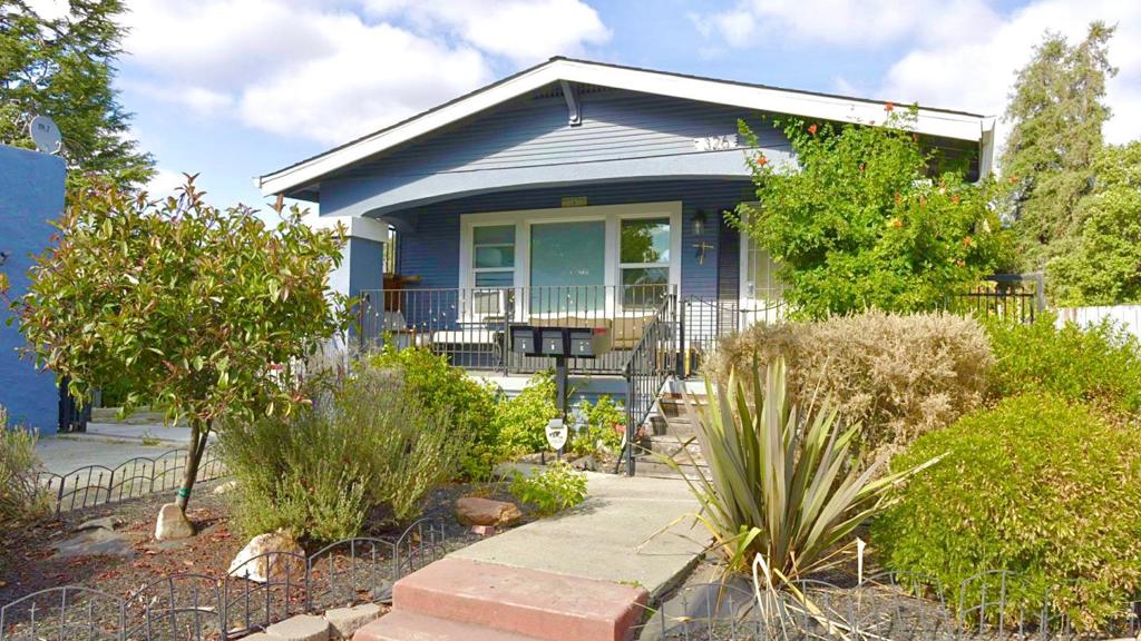 326 Macarthur Boulevard
