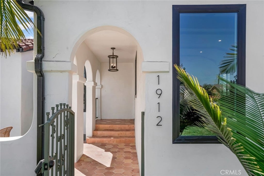 1912 W 76th