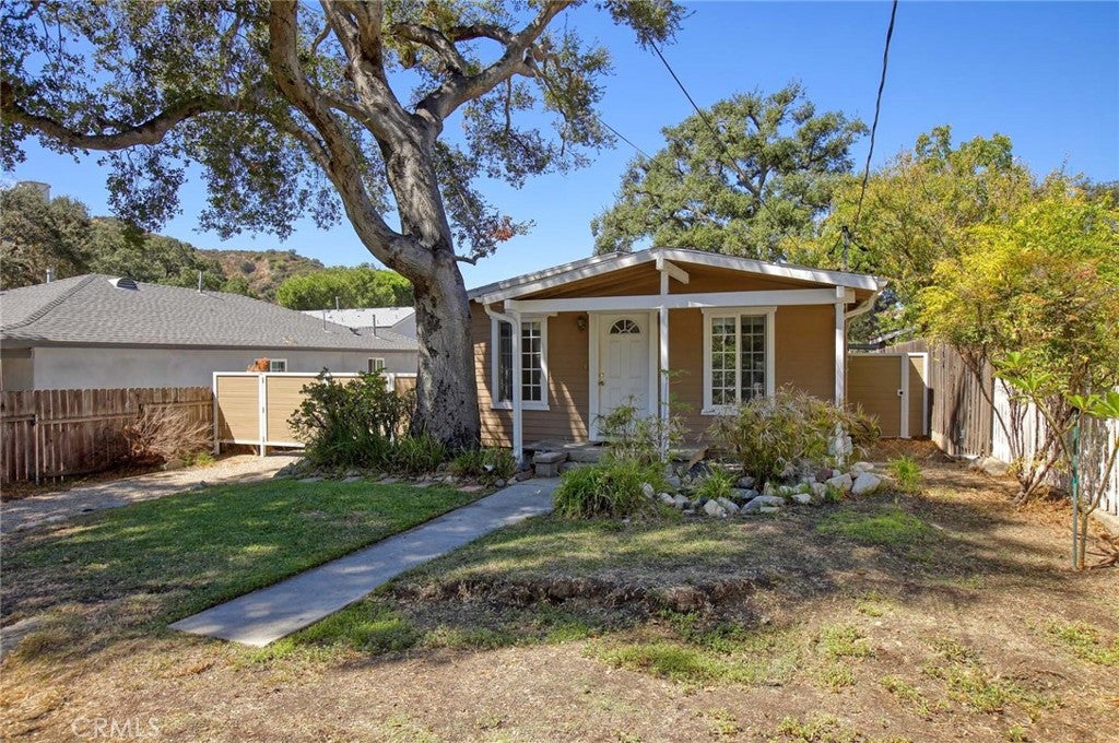 9819 Haines Canyon