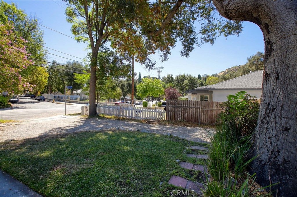 9819 Haines Canyon