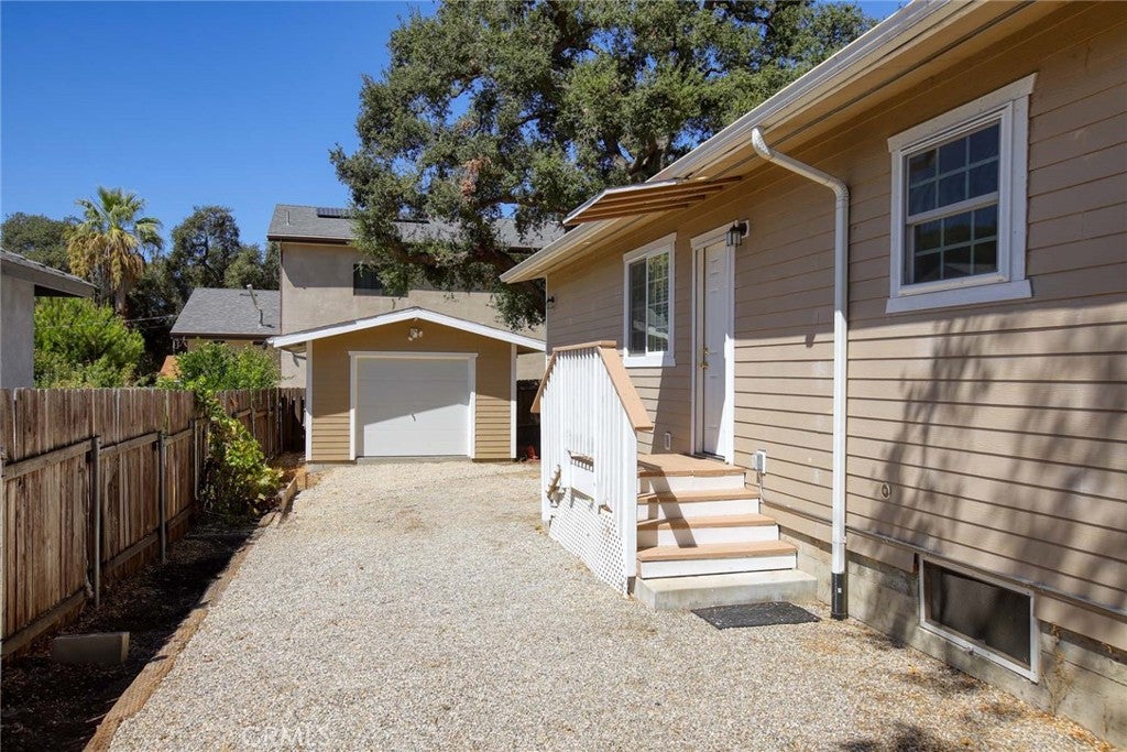9819 Haines Canyon