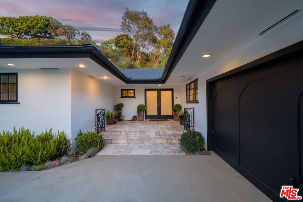 Photo of 9023 Alto Cedro Drive, Beverly Hills, CA 90210 (MLS # 26998075)