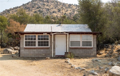 Photo of 3728 Oak Meadow RD, Lake Isabella, CA 93240 (MLS # CV26191596)