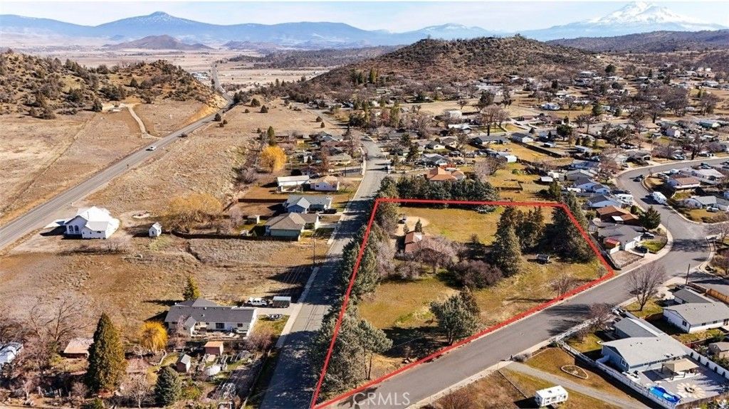 Photo of 905 Campbell Ave, Yreka, CA 96097 (MLS # SN26039015)