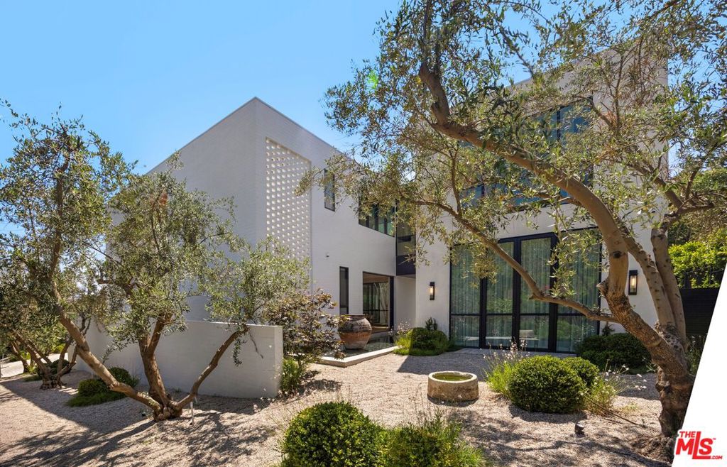 1307 N Doheny Drive