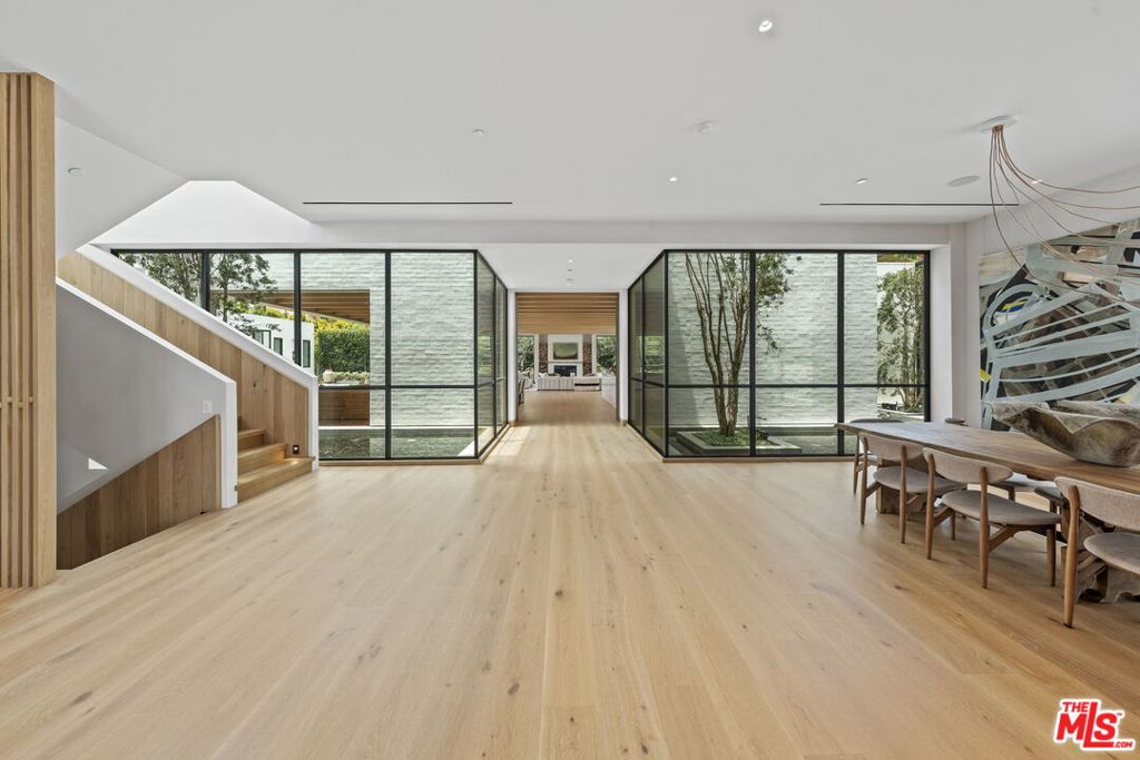 1307 N Doheny Drive