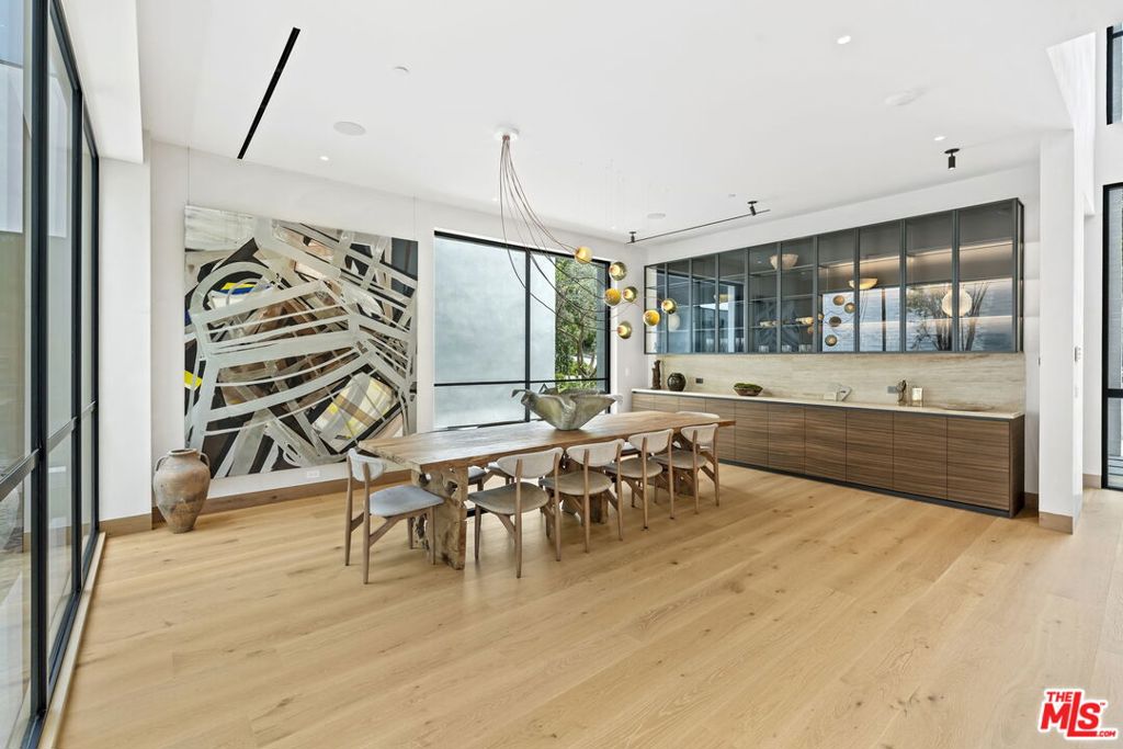 1307 N Doheny Drive