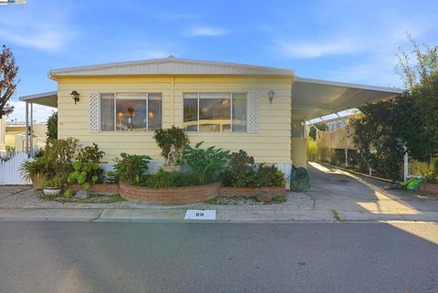 Photo of 4141 Deep Creek Rd, Fremont, CA 94555 (MLS # 41117941)