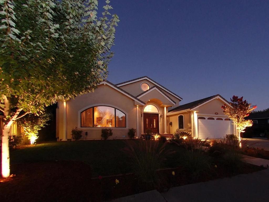 Photo of 1423 Nilda Avenue, Mountain View, CA 94040 (MLS # ML82025424)