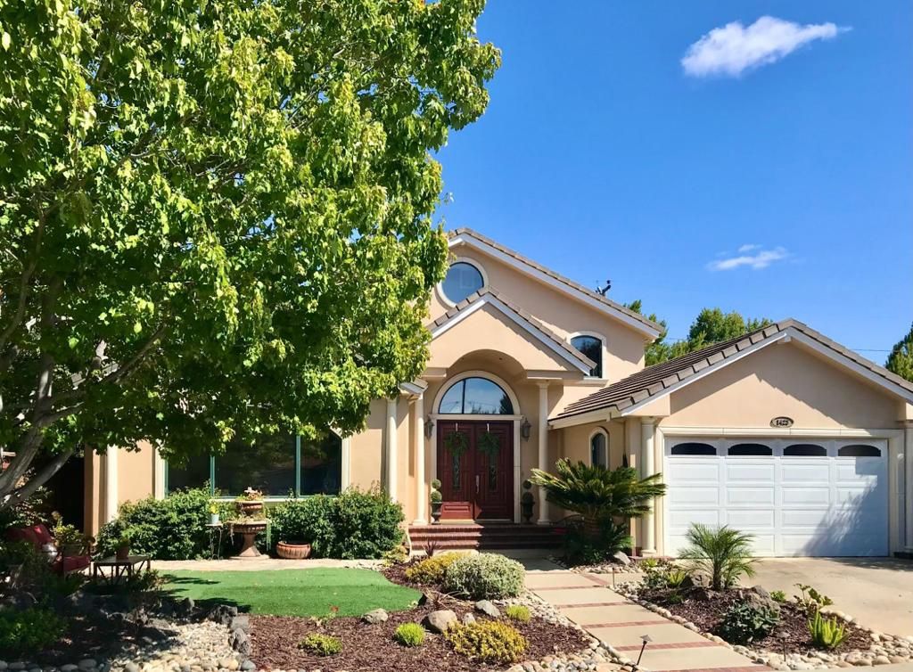 Photo of 1423 Nilda Avenue, Mountain View, CA 94040 (MLS # ML82025424)