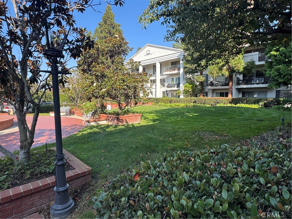 101 Scholz Plaza 123