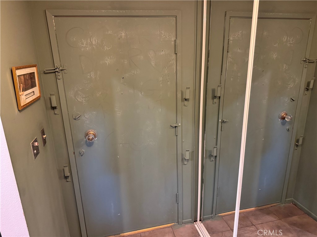 Versailles (VERS) - Residential