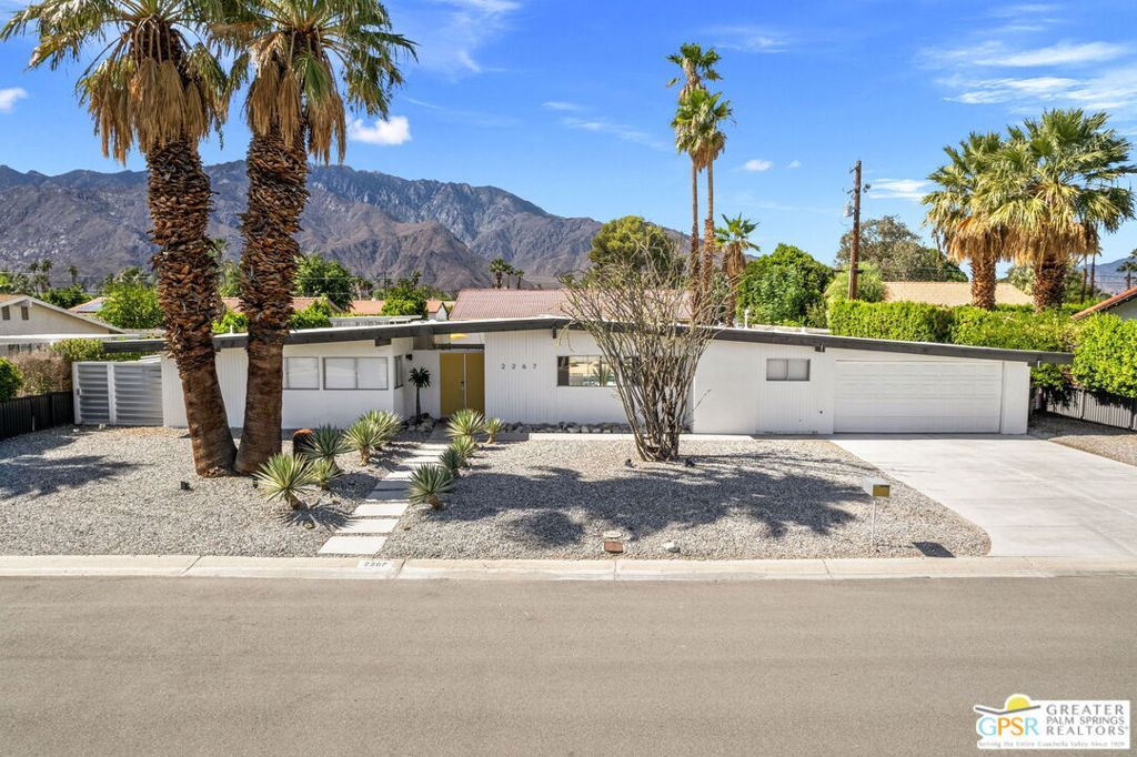 Photo of 2267 N San Antonio Road, Palm Springs, CA 92262 (MLS # 25608571PS)
