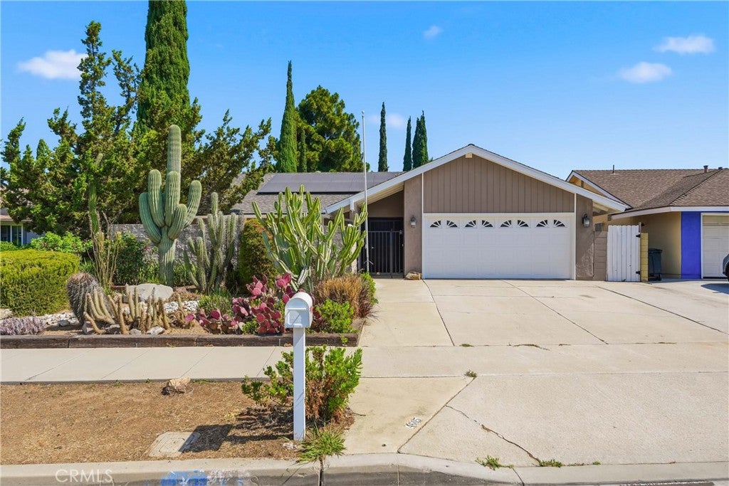 4605 E Silverleaf AVE