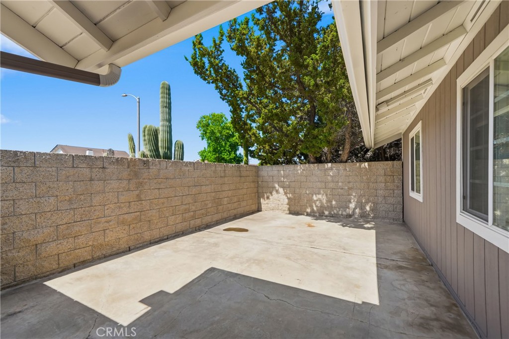 4605 E Silverleaf