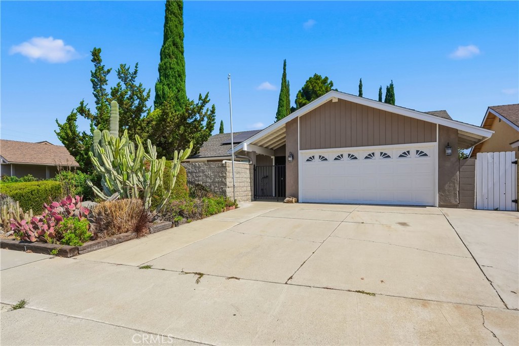 4605 E Silverleaf