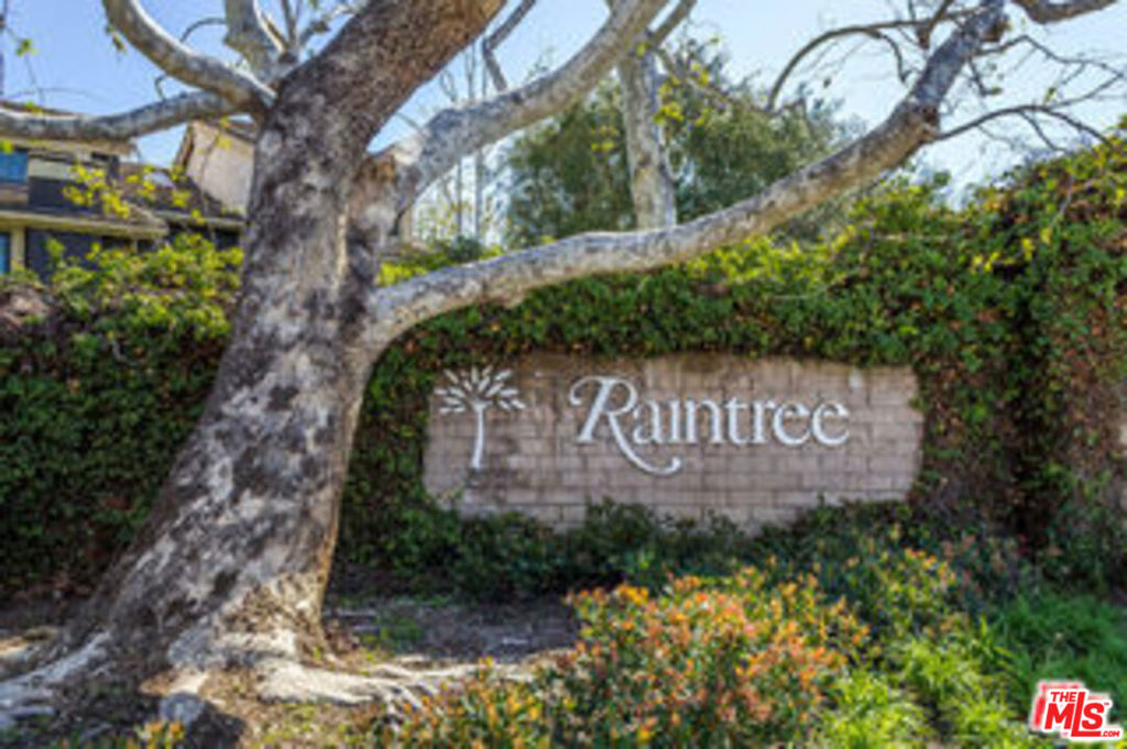 Price reduction !! Back on the Market !! Welcome to Culver City. Step into this airy split-level townhouse gem. We are offering a split-level, two bedroom, one full bathroom ensuite and (2) 3/4 baths. The first level boast a 3/4 bath and bonus room can be used as a den/office, living room, fireplace, vaulted ceilings, shutters and hardwood floors. This unit has plenty of windows that allow the natural light to illuminate the home. The kitchen has newer kitchen soft close cabinets, recessed lighting and plenty of natural light. Enjoy the serenity of the community with a tranquil walk path, lakeside sitting areas, and beautiful views of the surrounding wildlife. Stay active with tennis courts, a pool, and a spa. The HOA also includes cable, internet, and earthquake insurance; a truly all-inclusive lifestyle. Come see why this townhouse is the perfect blend of convenience, comfort, and community!