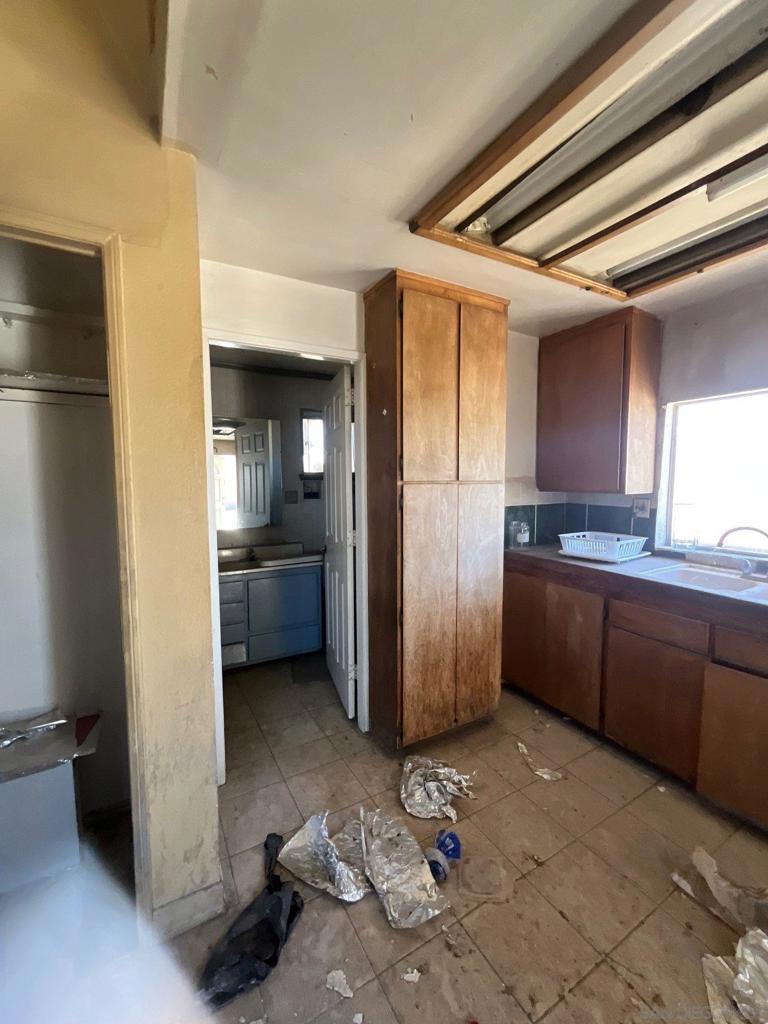 1055 Calle De Amistad