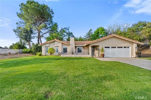Photo of 35930 Bella Vista Dr, Yucaipa, CA 92399 (MLS # CV26071110)