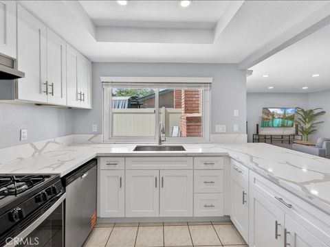 5442 Villa 4 Cypress CA 90630