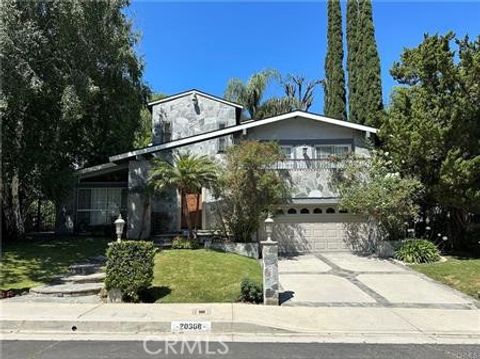 Photo of 20308 Chapter DR, Woodland Hills, CA 91364 (MLS # SR26101356)