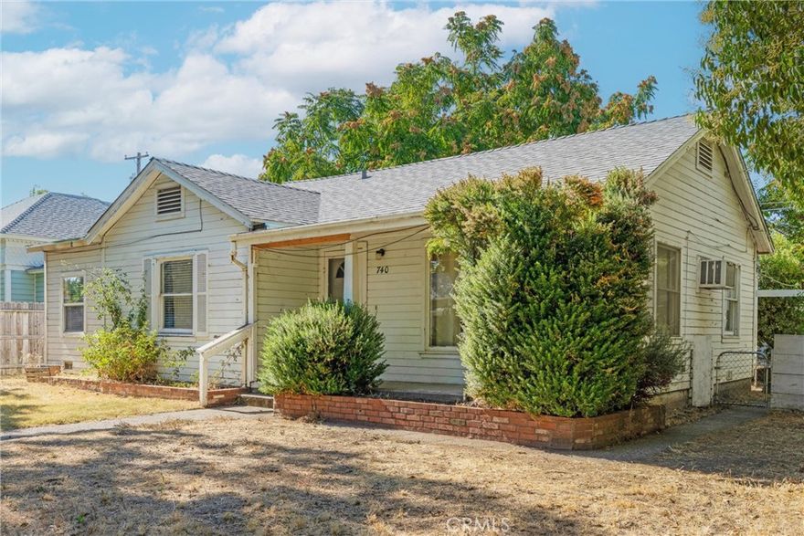Charming 2-bedroom, 2-bathroom home in a convenient downtown location with quick access to Hwy 70 for easy commuting. Inside, you’ll find spacious bedrooms, a brand-new roof, updated flooring, and a detached garage with alley access for added flexibility. The good-sized yard offers plenty of potential to create your dream outdoor space. Perfect as a starter home or investment property, this home is full of possibilities.