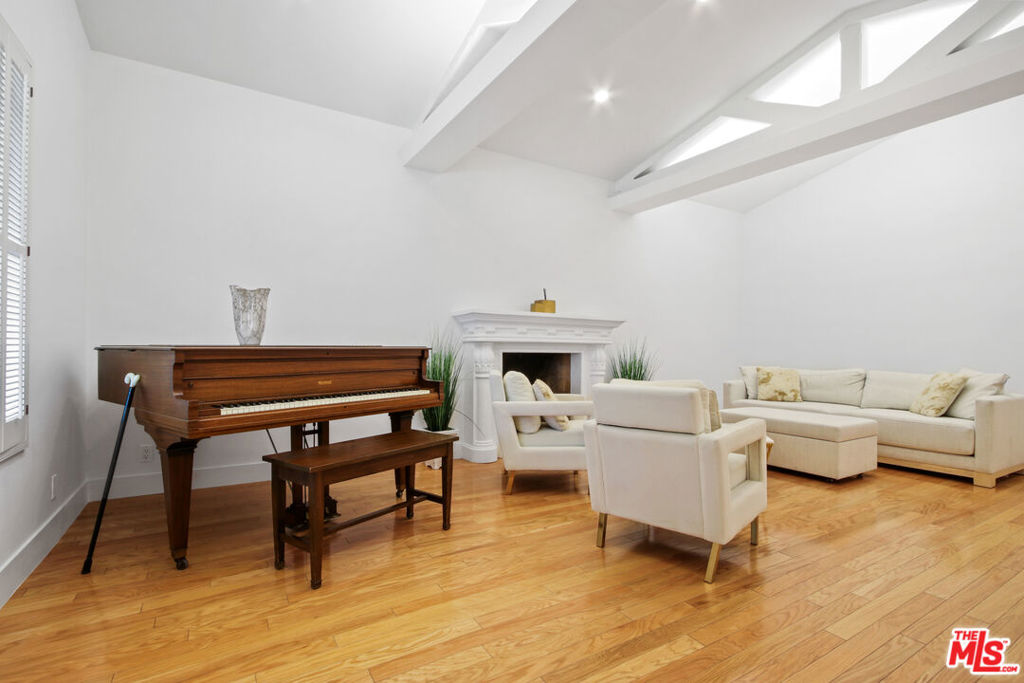 This beautiful one-story home in the prestigious Beverly Hills features 2 large, bright bedrooms with 2 full bathrooms, including a master suite, a separate spacious family room/third bedroom with a large walk-in closet and wet bar. The home offers a spacious living room with high ceilings and a fireplace, a dining room, a separate breakfast area, and a bright kitchen with newer appliances and ample cabinetry. The entertaining backyard features a swimming pool and a long driveway with 4 parking spaces, including a 2-car garage. Enjoy the Beverly Hills Lifestyle!