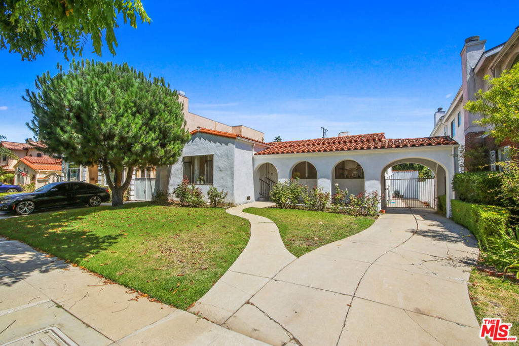 This beautiful one-story home in the prestigious Beverly Hills features 2 large, bright bedrooms with 2 full bathrooms, including a master suite, a separate spacious family room/third bedroom with a large walk-in closet and wet bar. The home offers a spacious living room with high ceilings and a fireplace, a dining room, a separate breakfast area, and a bright kitchen with newer appliances and ample cabinetry. The entertaining backyard features a swimming pool and a long driveway with 4 parking spaces, including a 2-car garage. Enjoy the Beverly Hills Lifestyle!