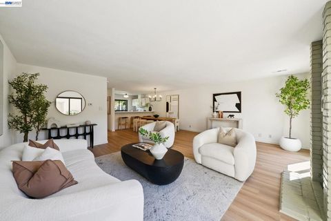 Photo of 3343 Solomon Ln Ln, Alameda, CA 94502 (MLS # 41130538)