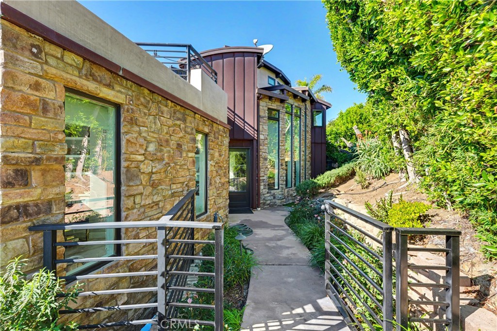 2590 Iris, Laguna Beach CA 92651 - Photo 12