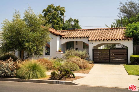 Photo of 3536 West Boulevard, Los Angeles, CA 90016 (MLS # 26986161)