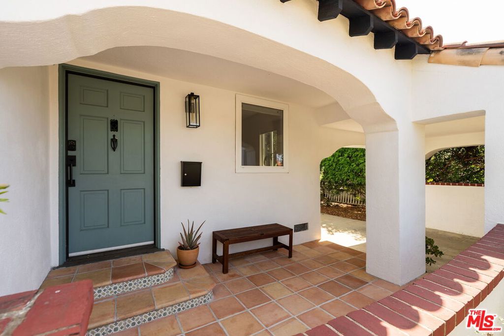 Photo of 3536 West Boulevard, Los Angeles, CA 90016 (MLS # 26986161)