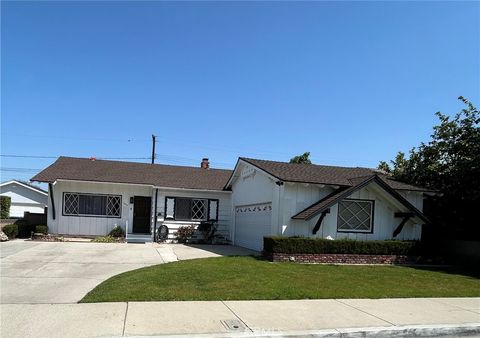 Photo of 10135 Nichols Street, Bellflower, CA 90706 (MLS # DW26083853)