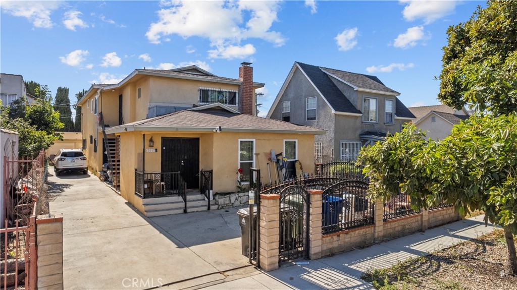 3887 S Van Ness Avenue