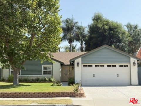 Photo of 30556 Rainbow View Drive, Agoura Hills, CA 91301 (MLS # 26640317)