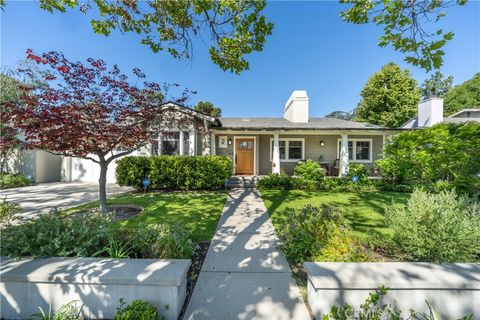 Photo of 4227 Bellaire Avenue, Studio City, CA 91604 (MLS # SR26081334)