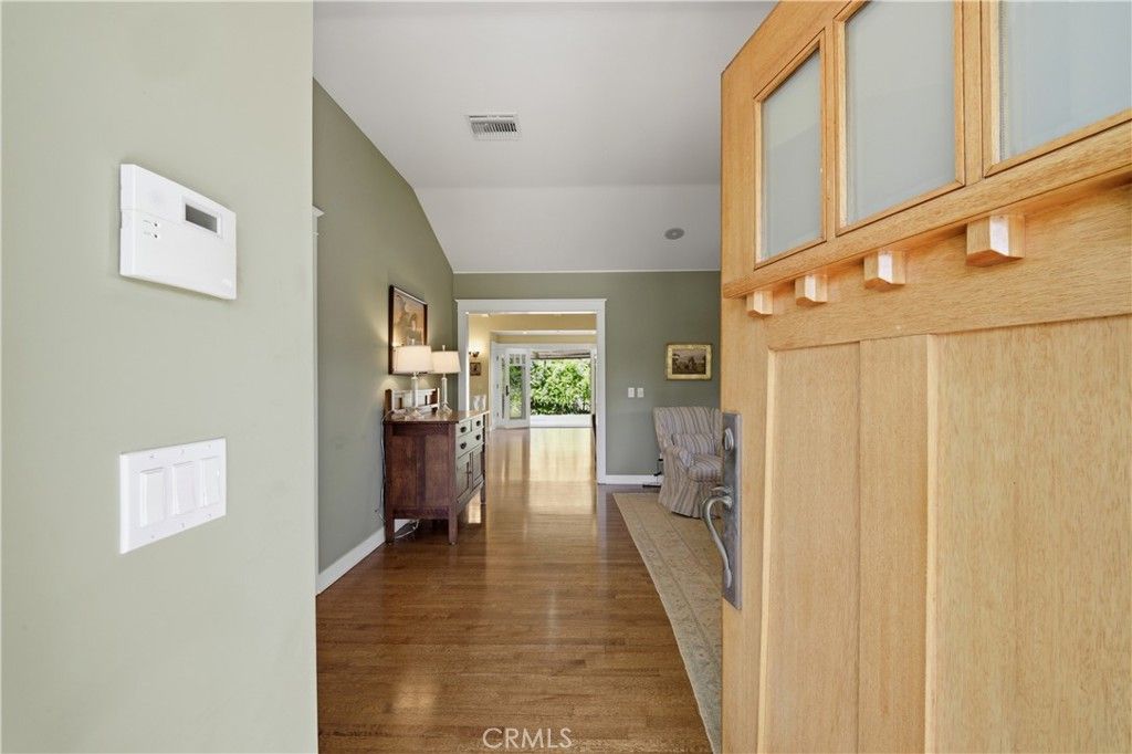 Photo of 4227 Bellaire Avenue, Studio City, CA 91604 (MLS # SR26081334)