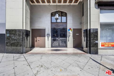 Photo of 315 E 8th Street #1102, Los Angeles, CA 90014 (MLS # 25624169)
