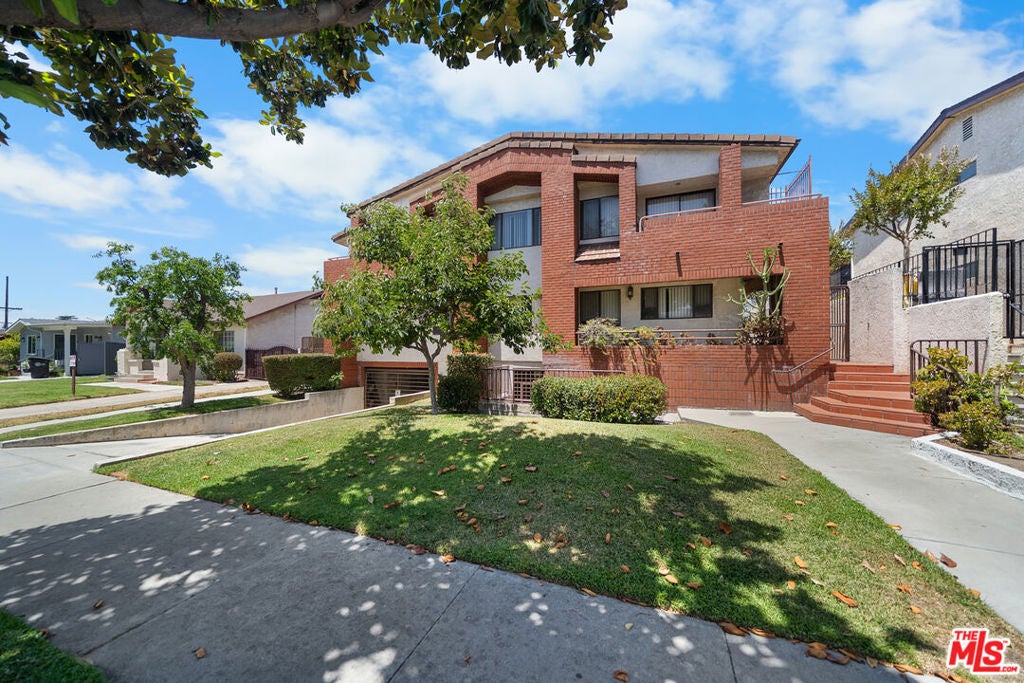 527 W Harvard Street