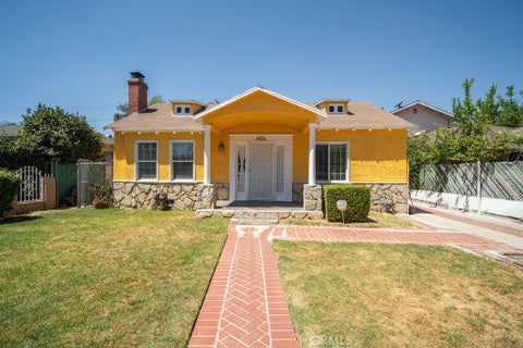 Photo of 247 W Santa Anita AVE, Burbank, CA 91502 (MLS # BB26153283)