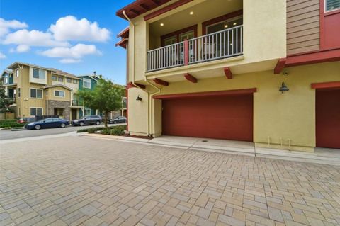 Photo of 772 Tranquility Circle #2, Livermore, CA 94551 (MLS # ML82032405)