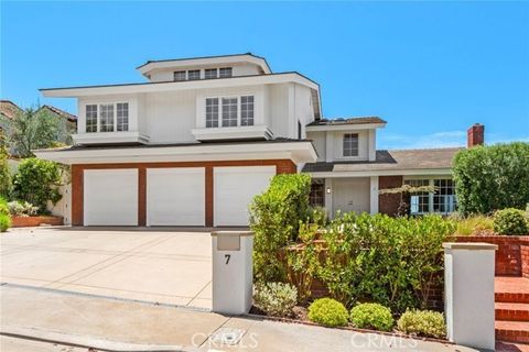 Photo of 7 San Mateo Way Way, Corona Del Mar, CA 92625 (MLS # OC26081689)