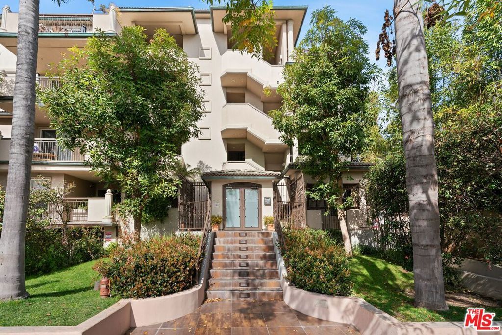 Photo of 8121 Norton Avenue #202, West Hollywood, CA 90046 (MLS # 25613041)