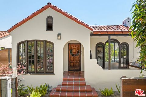 Photo of 516 N Mansfield Avenue, Los Angeles, CA 90036 (MLS # 26828423)
