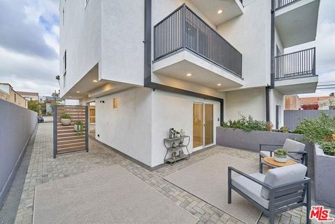 Photo of 1108 Queen Anne Avenue, Los Angeles, CA 90019 (MLS # 26658865)