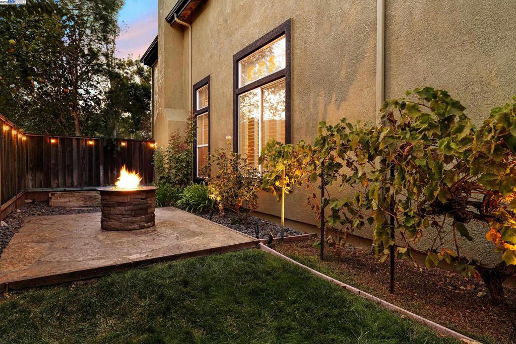 HENRY RANCH - Residential