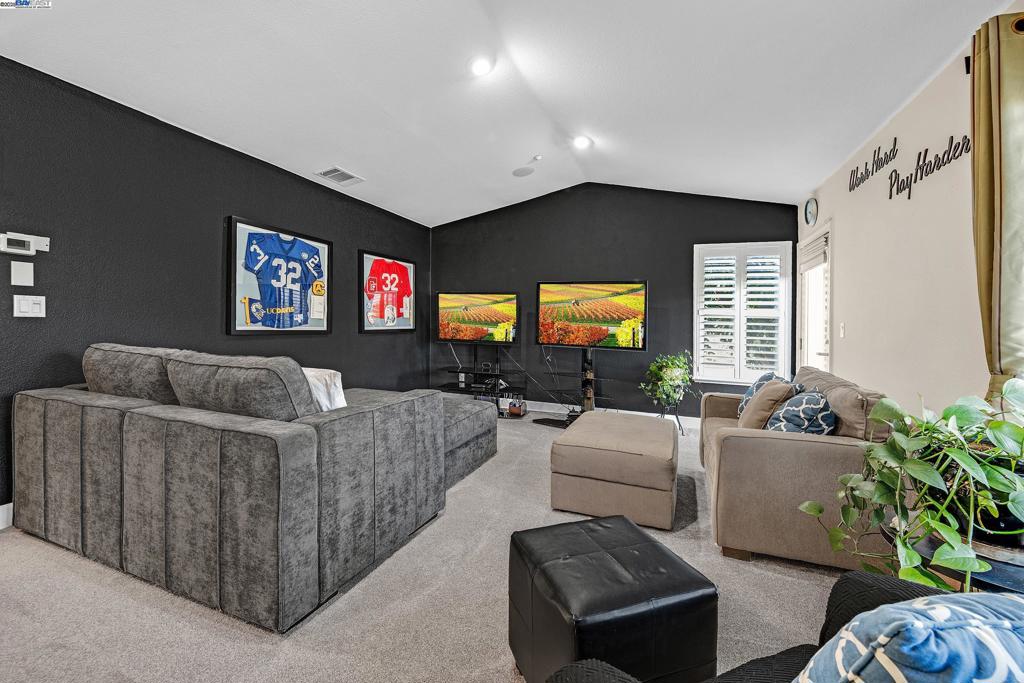 HENRY RANCH - Residential