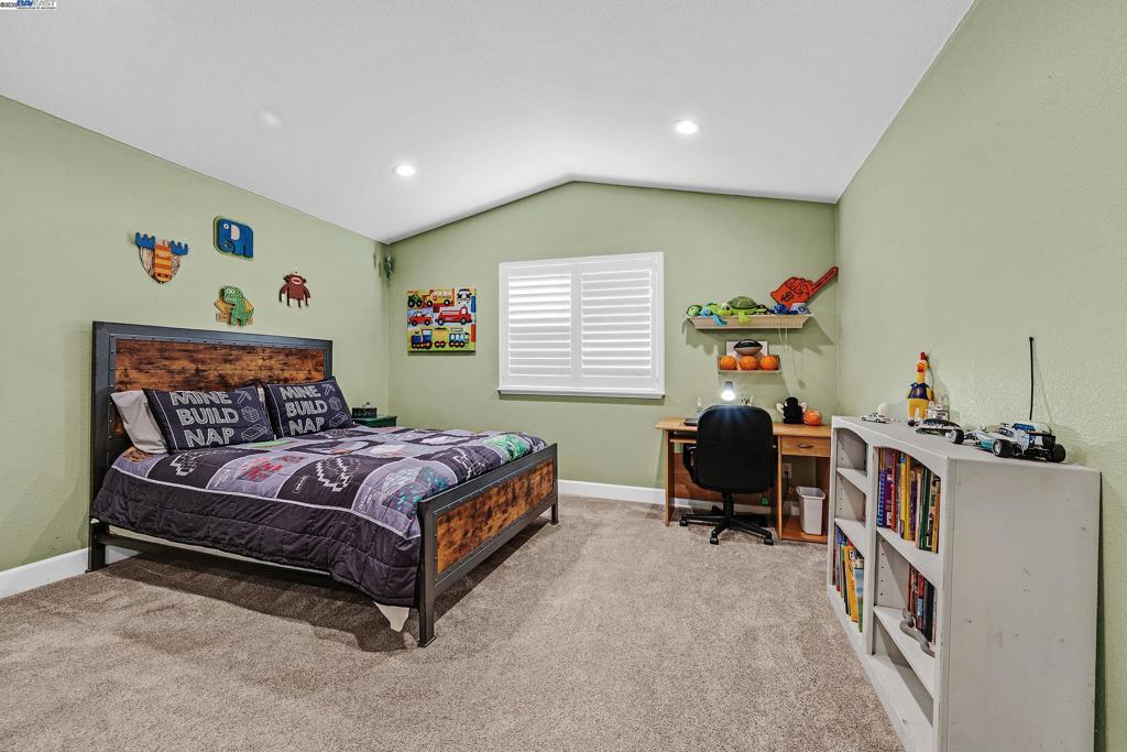 HENRY RANCH - Residential