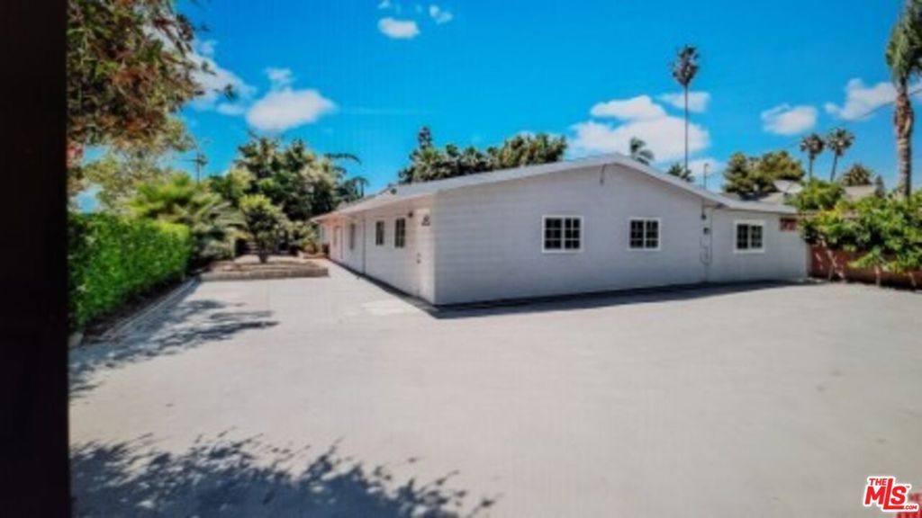 Photo of 4669 W Olympic Boulevard, Los Angeles, CA 90019 (MLS # 25575935)